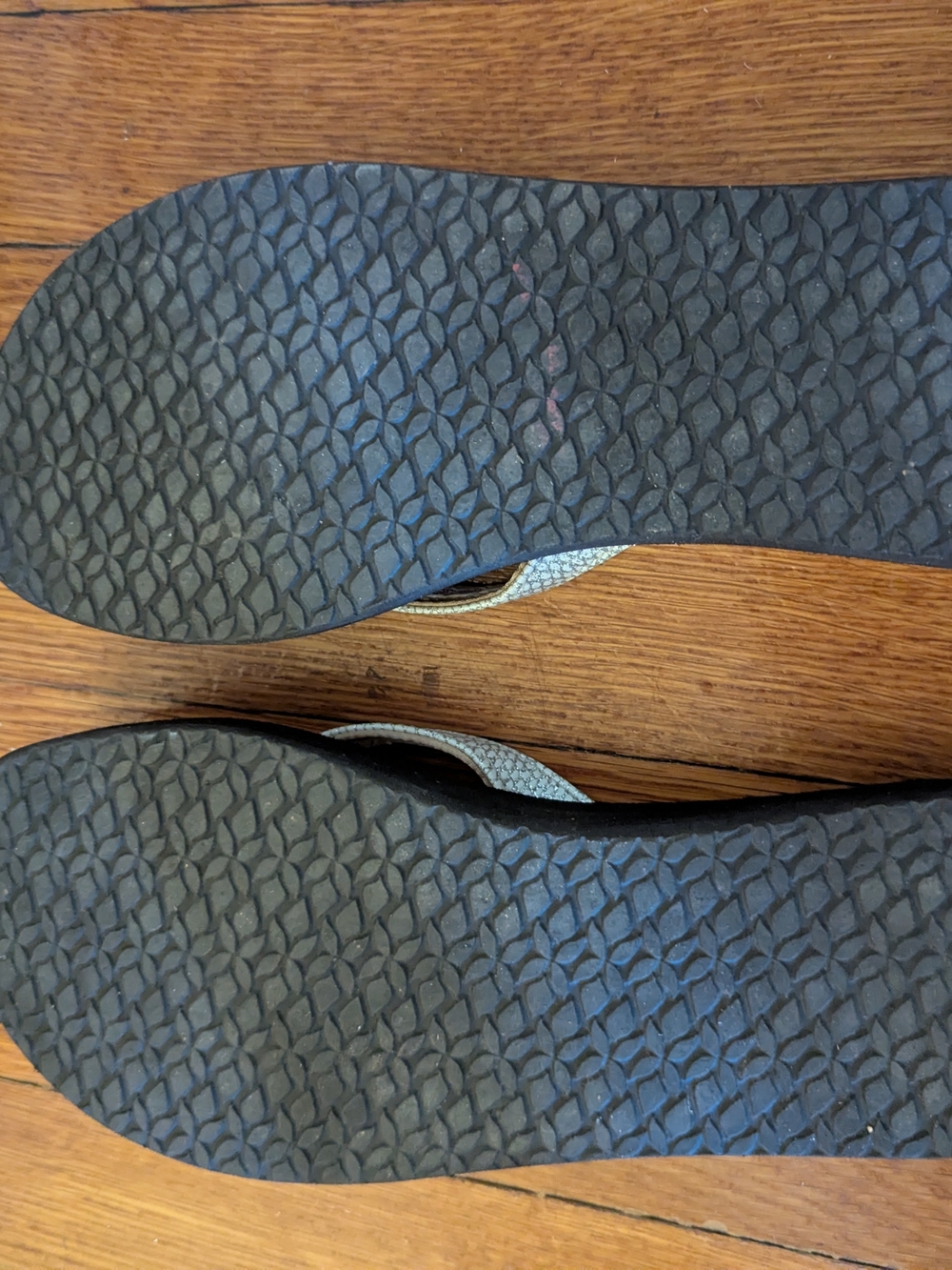 Reef Women's Brown Flip Flop Sandals with Metallic Gold Straps - Picture 4 of 4